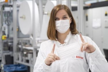 Coronavirus: Bosch pune in functiune o linie de productie pentru masti, complet automatizata. Productie de peste jumatate de milion de masti pe zi