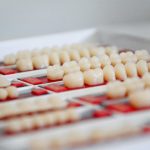 Brandul romanesc Katerini lanseaza o colectie capsula de accesorii din materiale reciclate