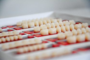 Singurul implant dentar personalizat din Romania
