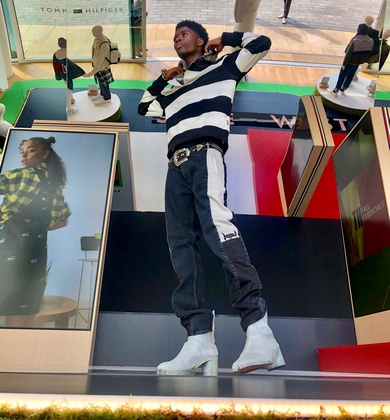 Alton Mason poarta Tommy Hilfiger