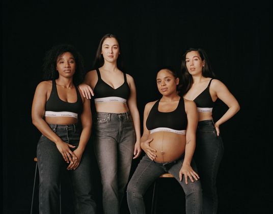 Calvin Klein LANSEAZA #CKUNFILTERED: BRA TALK IN EUROPA