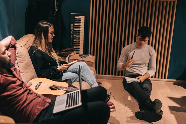 RUBY, JO, MIRA si AMNA sunt o parte dintre artistii care participa la primul Creative Camp Seassion din acest an organizat de Cat Music in parteneriat cu HaHaHa Production