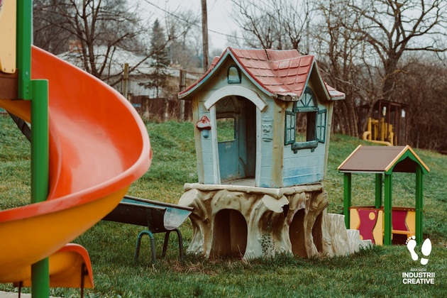 Scoala online altfel: Scriitori si jurnalisti vor fi profesori pentru copiii dintr-un centru social din Iasi