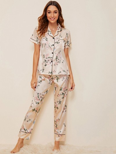 Modele de Pijamale si Halate de Dama din Satin Online