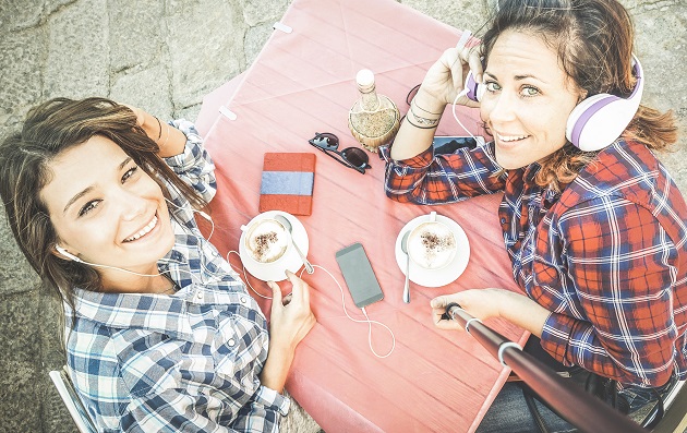 Aroma, aspectul vizual si modul in care este prezentata cafeaua ofera o gama variata de experiente senzoriale