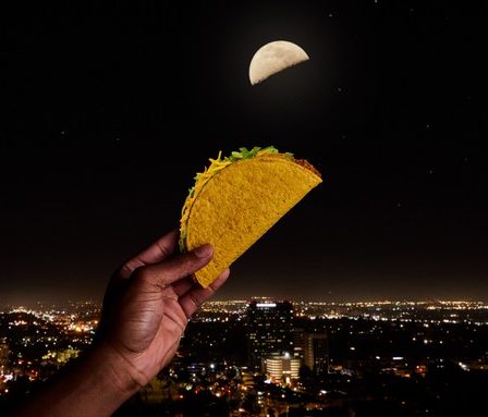 Taco Bell celebreaza tacos in Romania, totul sub influenta lunii