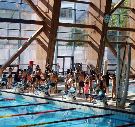 In weekend-ul Swimathon Bucuresti, 806 oameni inoata si strang bani pentru 25 de proiecte