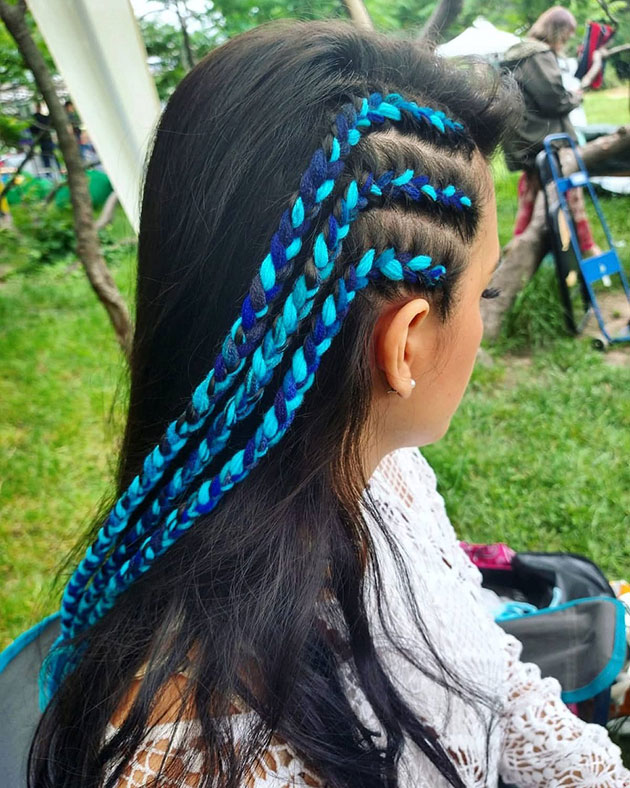 Gradina cu Artisti codite colorate