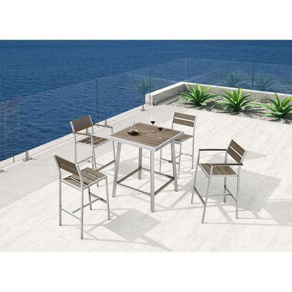 Magazinul HOMELUX a deschis o zona expo de mobilier outdoor in parcarea DN1 Value Centre Bucuresti si anunta reduceri de pana la 40% la aceasta gama de produse