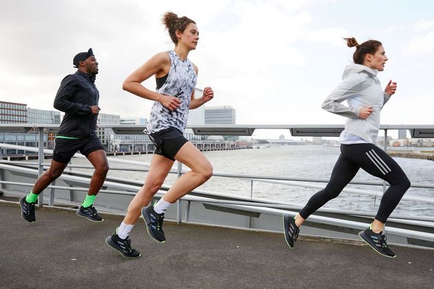 Atingi urmatorul nivel de performanta cu cea mai noua tehnologie cu imprimare 3D - adidas 4DFWD