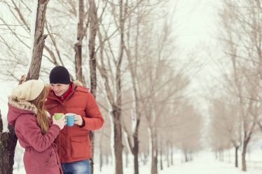 Conform unui nou sondaj pan-european, consumul de cafea contribuie la buna dispozitie cand zilele devin mai scurte