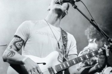 Jean Gavril - Rockstar pe scena si in viata de zi cu zi