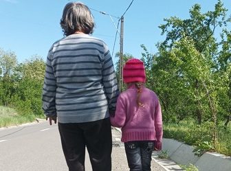 Catena se alatura Hope and Homes for Children si sustine 50 de copiii vulnerabili, ramasi in grija bunicilor