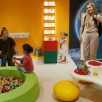 SONDAJ BestJobs: Angajatii romani, tot mai ingrijorati de costurile ridicate, privesc criza energetica drept un test de educatie financiara. Optimizeaza bugetul, reduc consumul si planuiesc economisiri. Totodata, vin mai des la birou, ca masura de reducer