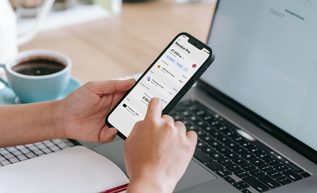 Revolut lanseaza Revolut Pro, un cont special pentru mici intreprinzatori si liber-profesionisti