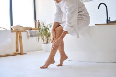3 terapii pentru picioarele obosite