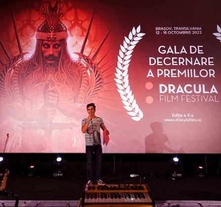 Cea de-a X-a editie a Dracula Film Festival si-a ales castigatorii. Filmele din competitie se mai pot vedea online pana pe 23 octombrie