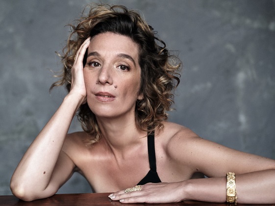 Sambata aceasta, Dulce Pontes, regina muzicii fado, revine pe scena Salii Palatului intr-un concert emotionant