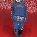 Tommy Hilfiger lanseaza cele mai noi modele de baggy jeans Tommy Jeans Denim Progressed si stiluri de strada pentru Primavara ’23