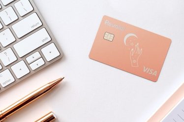 Studiu Revolut: Cum se impaca doamnele cu banii, avutia si fericirea?