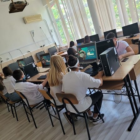 Au inceput inscrierile in programul Dam Click pe Romania pentru scolile care au nevoie de calculatoare