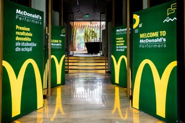 McDonald's Romania a premiat performanta angajatilor studenti, prin intermediul programului Bursele McDonald's