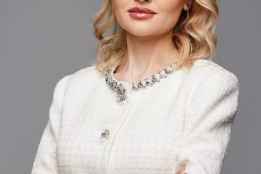 Unde dai gres cand produsele de ingrijire a pielii nu functioneaza? Interviu cu medicul Dana Bratu, despre cum alcatuiesti corect o rutina de skincare