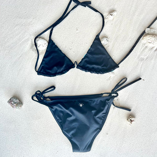 S-a lansat prima colectie de costume de baie cu slipi menstruali FemiEko