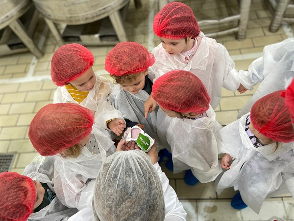 Fabrica de iaurt Danone lanseaza prima editie de vara a programului de vizite After School la Danone