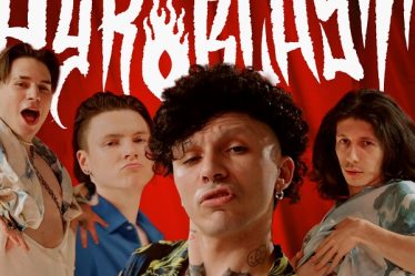 Pyroblast aduce in playlisturi unul dintre cele mai nebune coveruri ale hitului international "Dragostea din Tei" si da tot in cel mai nou clip