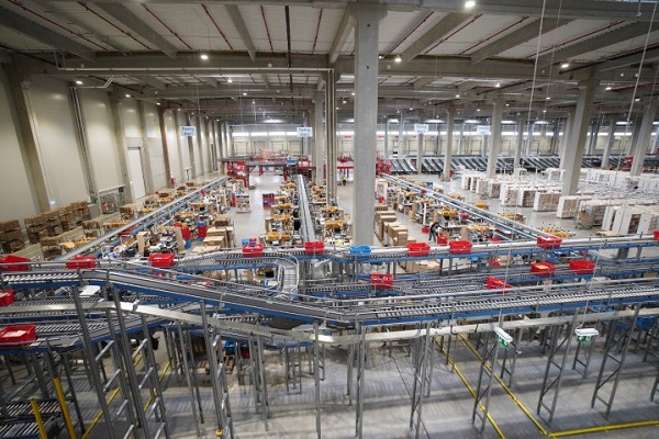 Sellerii romani din marketplace-ul regional eMAG au exportat 5 milioane de produse in Ungaria si 3,3 milioane in Bulgaria in prima jumatate a anului