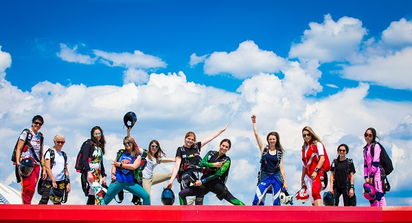 Un nou record national in parasutism la evenimentul Girls can Fly