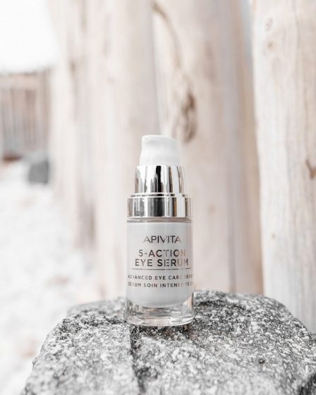 APIVITA lanseaza 5 Action Ser de ochi cu extract de crin alb: ingrijire avansata pentru frumusetea ochilor