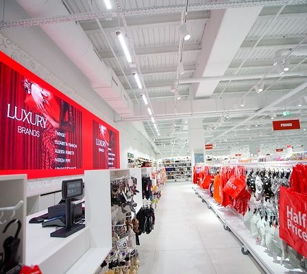HalfPrice deschide primul magazin din Bucuresti
