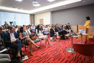 Medicamentele OTC: Informarea eficienta a pacientilor prin publicitatea in social media si expunerea in fata tejghelei in farmacii