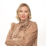 „ELIBERARE” – prima expozitie de ilustratii realizate dupa povestile a 15 femei diagnosticate cu cancer, nevoite sa isi ascunda diagnosticul