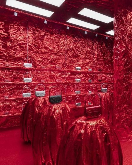 RED TAKEOVER. Diesel ii dedica un magazin culorii sale iconice si colectiei capsula devotate rosului, in San Babila, Milano