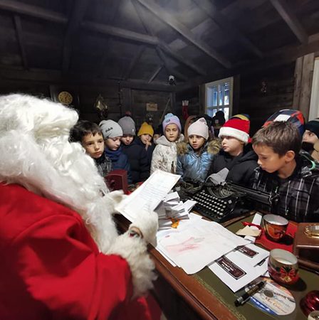 Mos Craciun a ajuns in satul sau