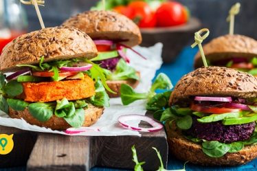 Mancarea vegana, din ce in ce mai cautata de romani. Prajiturile, burgerii si nuggets vegane, in topul comenzilor Glovo