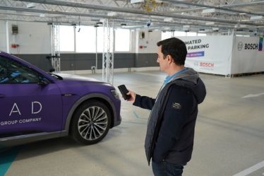 Navigare fara sofer pana la punctele de incarcare - datorita companiilor Bosch si VW, filiala Cariad