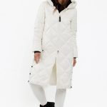 Geaca dama de iarna din fas scurta cu umplutura de puf si gluga The North Face Hyalite Alba