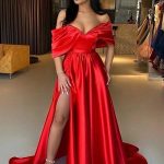 Rochie de seara lunga cu crapatura in fata si accesoriu floare Brianna Negru-Verde