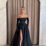 Rochie de seara lunga cu crapatura in fata si accesoriu floare Brianna Rosie